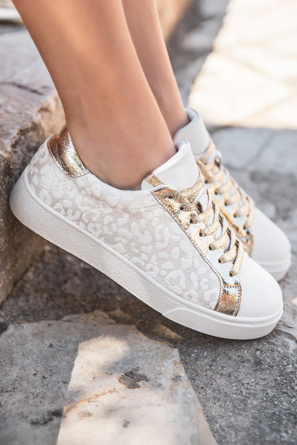 Leopard Print Sneakers: White / gold