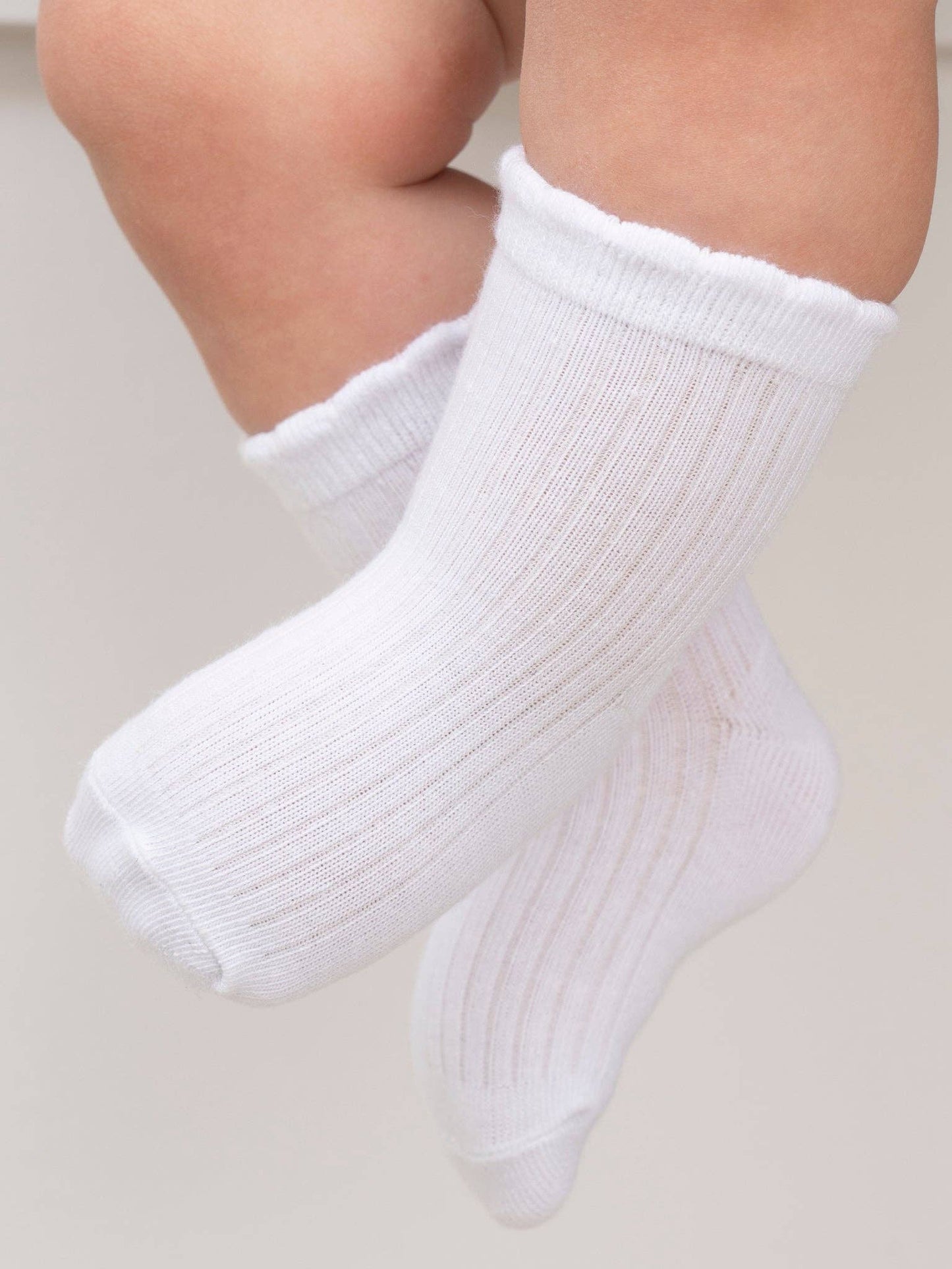 Scallop Hem Crew Socks: Off-White