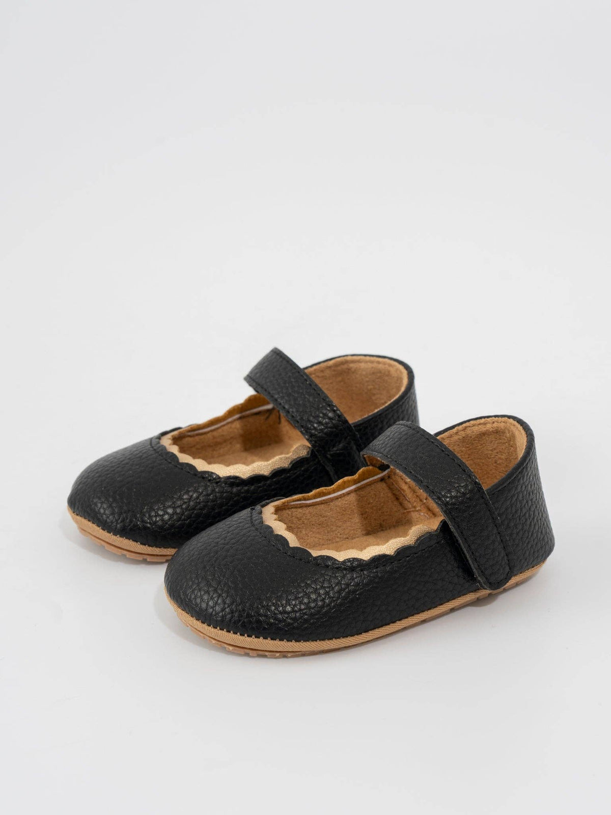 Scalloped Toe Mary Jane Baby Shoe Black: 0/6MOS
