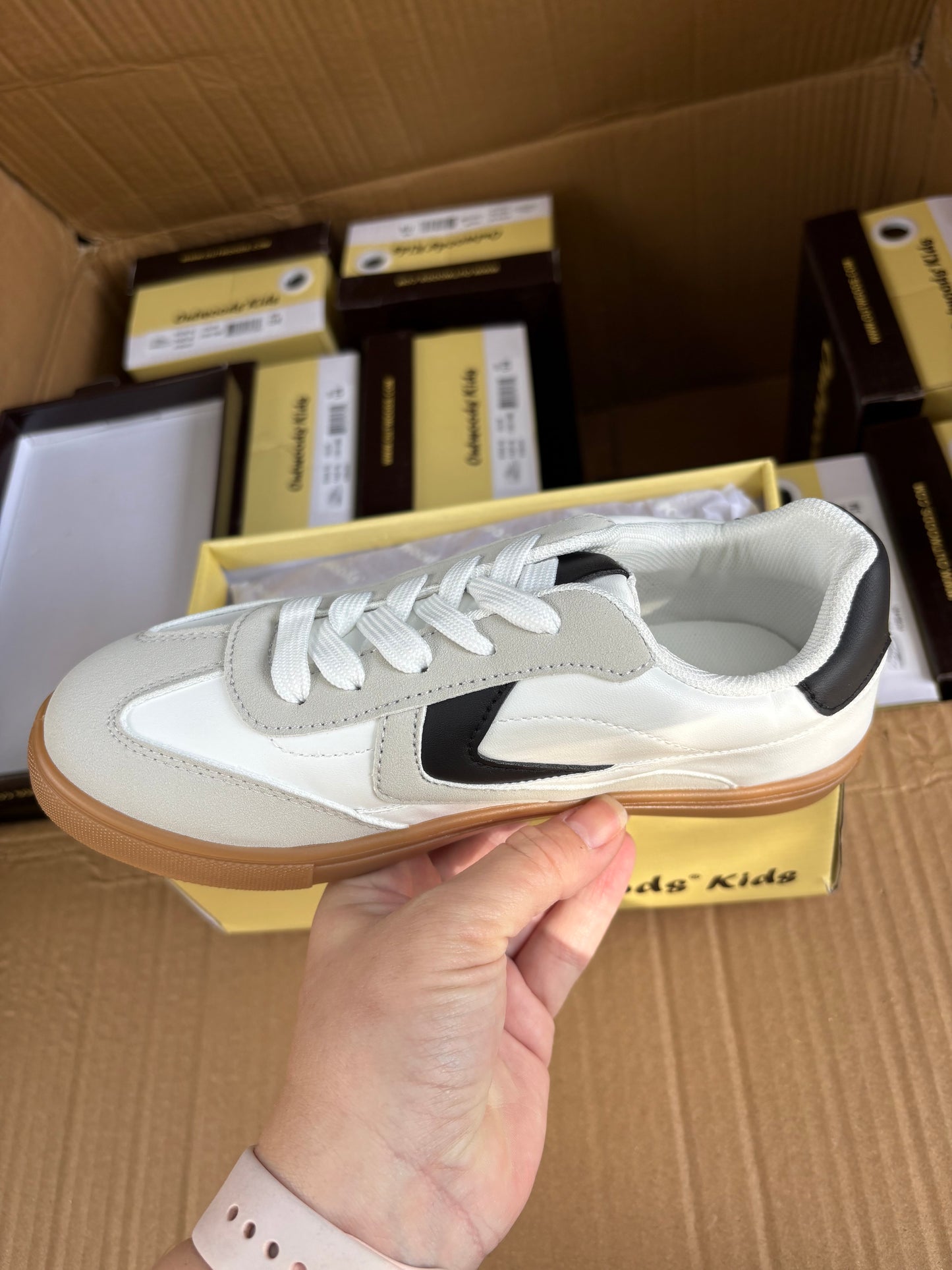 Outwood kids sneaker