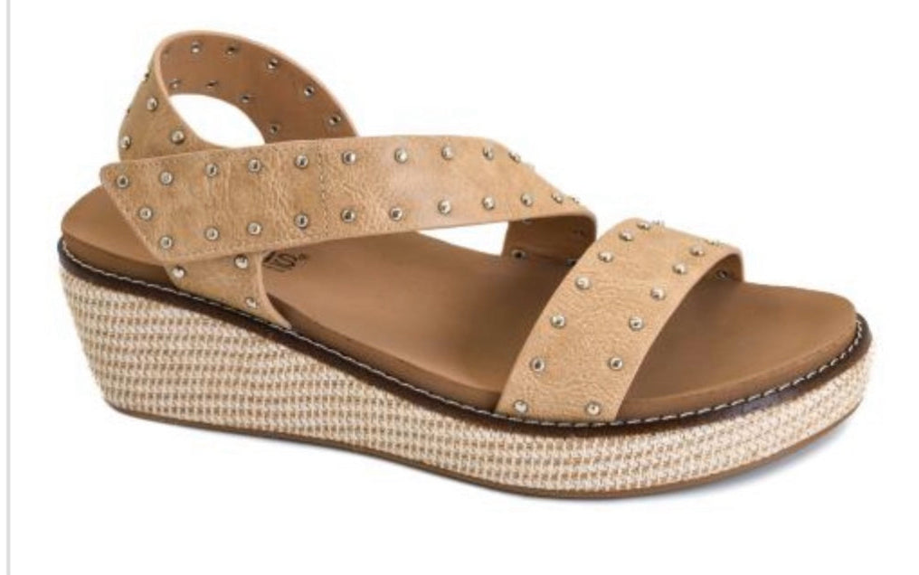 Platform sandal almond