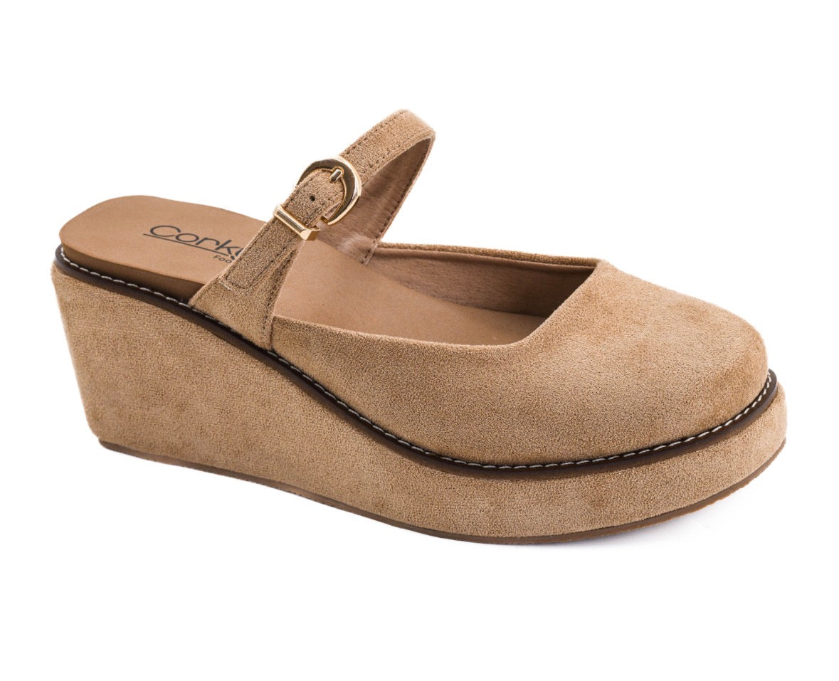 “Me Time” suede in Camel