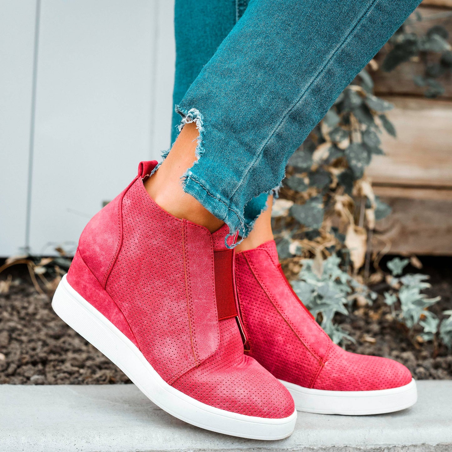 Clara Wedge Sneakers In Faux Leather: Black / 6 / Medium